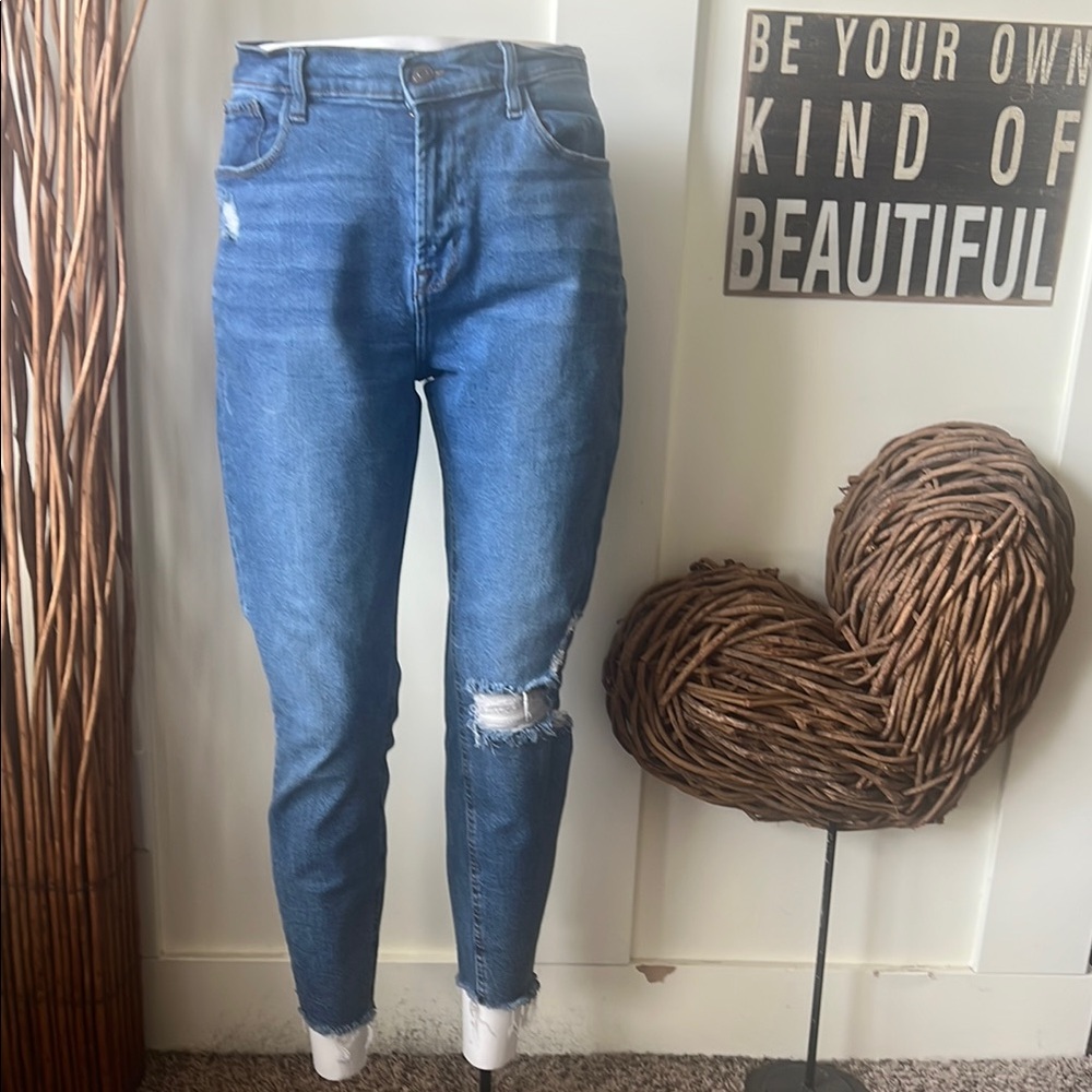 Kensie Blue Ankle Cropped Jeans with Distressed Detail